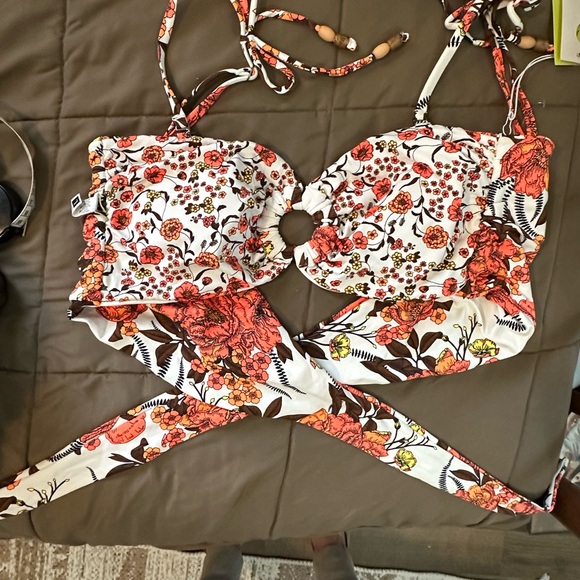 Floral Cutout Maaji Large Reversible Bikini Top Only - Picture 10 of 10
